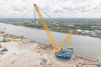 Avec la SGC-120/1, Sarens augmente les capacités de sa grue géante